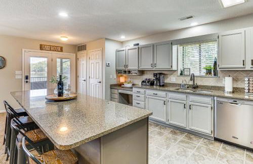 Lake of the Ozarks Home with Dock and Water Slide - Foto 6