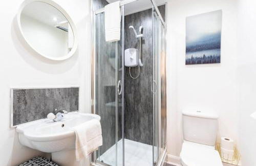 Modern 2 bed BroomPark/Central apt. with Parking - Photo 21