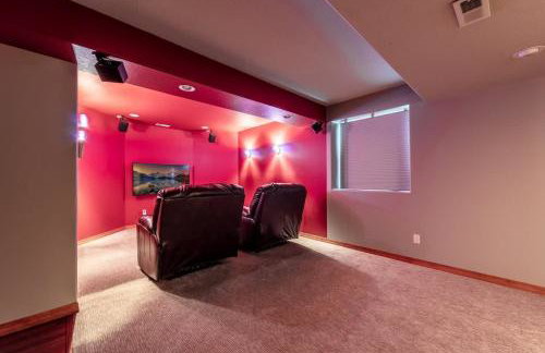 Big Family Getaway- Theater Room- BBQ- Play Room- Fire Pit - Foto 6