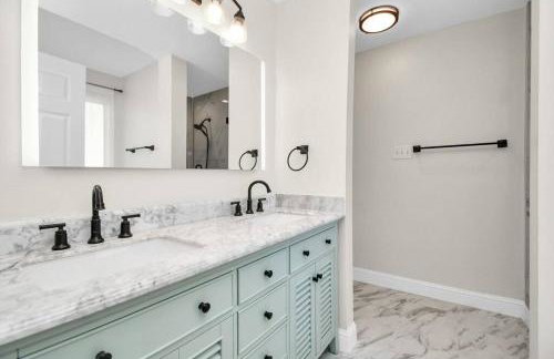 Tranquil 4-BR Oasis With Pool & Backyard Bliss! - Foto 41