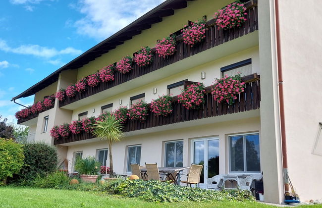 3 bedroom Apartment in Velden am Wörther See with garden - Photo 1