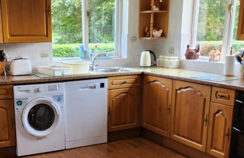 Cottage Sleeps 4 - Pet Friendly w Free Parking - Foto 7