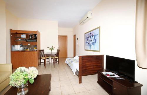 Palirria Hotel & Studios - Photo 66