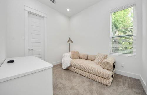 Stylish & Spacious 3BR Gem With Hot tub Near Downtown - Foto 42
