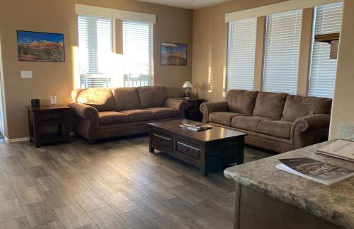 The Grand Getaway at Williams - Family Friendly for up to 8 & Walking Distance to the GC Railway - Photo 7