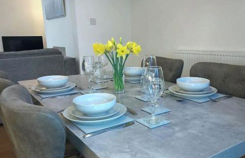 2 Bedroom City Centre Duplex Apt - Photo 16