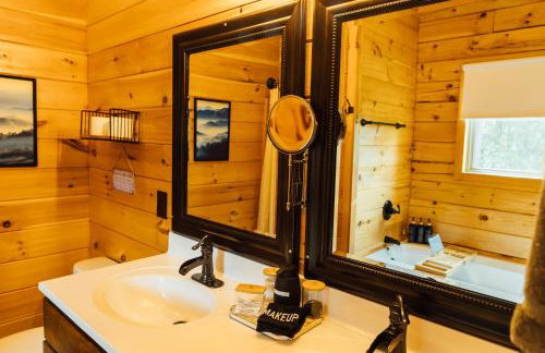 Luxe Lodge Escape - Hot Tub-Outdoor Movies-Game Room-Fire Pit - Foto 53