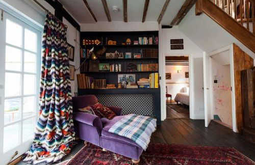 Charming Tudor riverside house - Foto 12