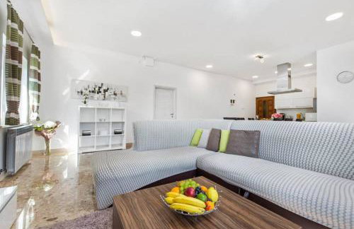 Holiday house with swimming pool - Photo 18