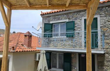 Traditional Stone House - Photo 3