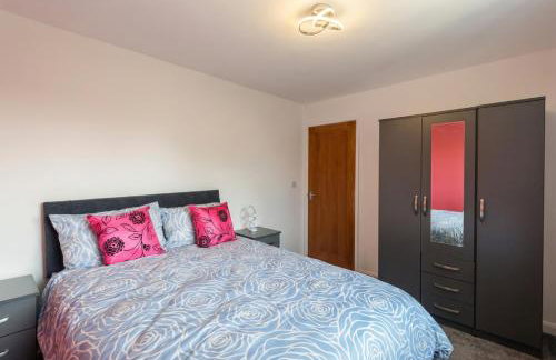 Family-Friendly Detached House Near Leeds and Bradford with Garden - Foto 12