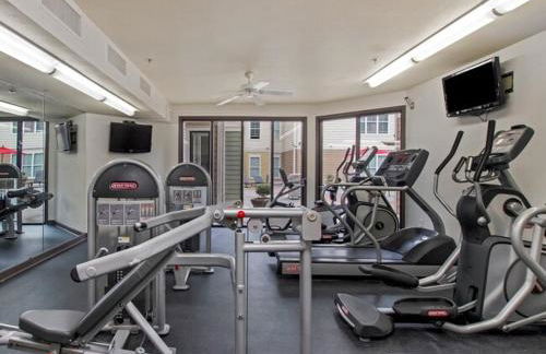 Contemporary 2BR2BA with Great Amenities - Foto 16