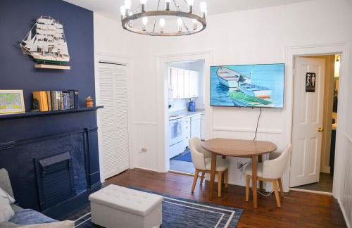 The Maiden Voyage - Themed Getaway, Steps to Forsyth, King Bed, Grill, Games, Picnic Basket - Foto 33