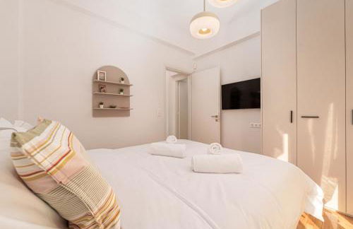 Bright & Contemporary Home with Balcony in Vibrant Piraeus - Foto 37