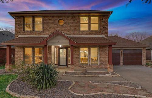 Glamorous 4BR 2,5BA Holiday Home with Pool, Game Room & Fire Pit - Foto 2