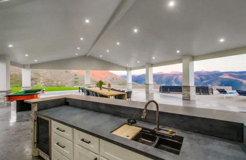 Serene Resort-Style Escape - Perfect for Families - Photo 23