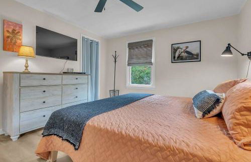 Pet friendly - steps to water! - Foto 16