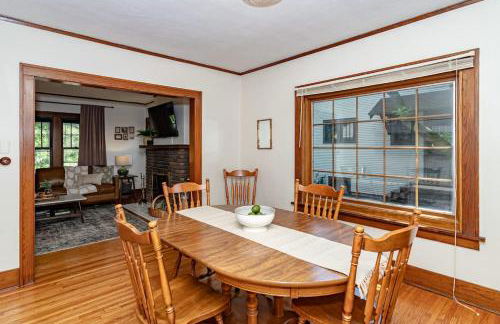 615 Ash Avenue - Modern Retreat w Hot Tub - Foto 8