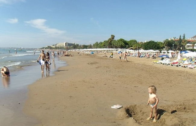 Beach Front Apartment Close to Centre of Side With all you Desire Sleeps up to 4 - Photo 24