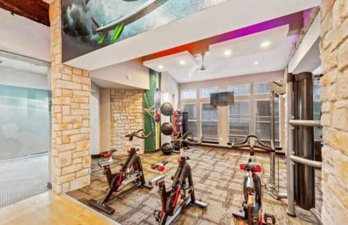 Sapphire 1BD Loft - Pool, Gym & Free Parking! - Photo 9