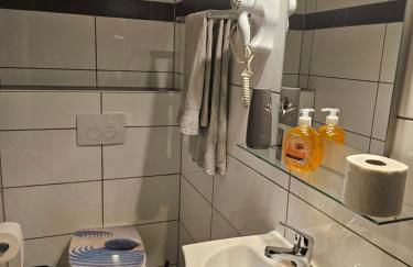 200qm Work and Stay 4 Schlafzimmer jedes Zimmer mit eigenem Badezimmer, Neu Modernisiert - Foto 4