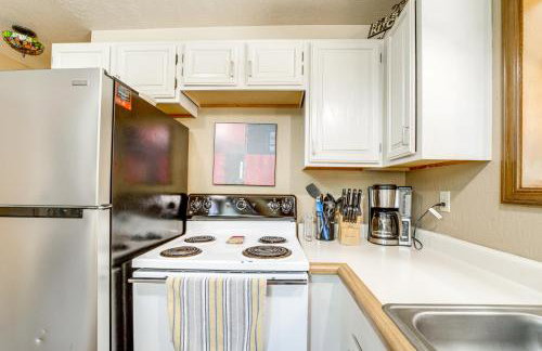 Fire Pit and Wraparound Porch Munds Park Cabin! - Foto 10