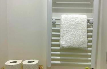 Stylish Ensuit Studios in the Heart of Vibrant Tooting 1 Min to Tube - Photo 10