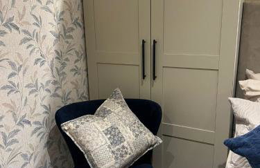 2 bedroom self catering detached outhouse with garden area - Photo 28