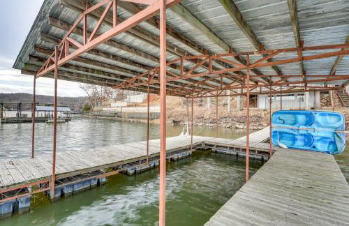 Fish and Boat on Lake of the Ozarks Waterfront Home - Foto 20