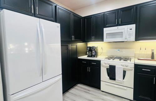 Stylish & Fully Renovated Home! - Foto 30