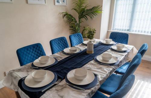 Spacious 15 Guest Home With 9 Beds in Shirley - Photo 26