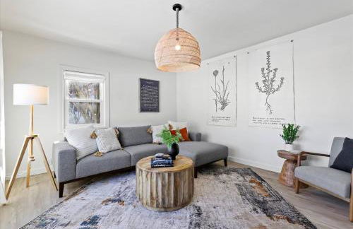 Luxury Lakeview Stay | Main&Guest House, Sleeps 10 - Foto 55