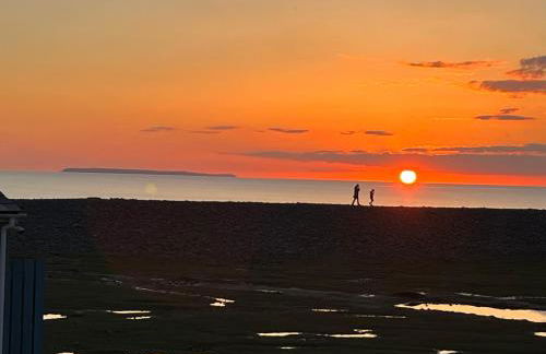 Sea views and stunning sunsets! Fantastic location - Foto 24