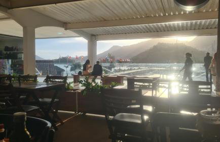 Apartamento com varanda de frente para o MAR - Angra dos Reis - Shopping Piratas - Portaria 24hs - Foto 38