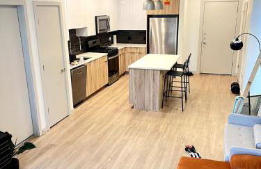 Luxury Bedroom with Private Bath & Closet Near Airport and Downtown Boston - Foto 7