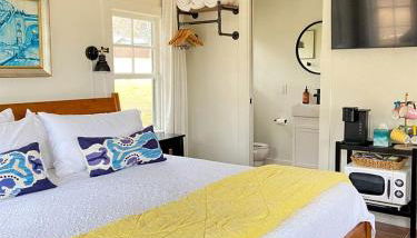 Efficiency-Style Cabin with Spa Lovely for a Couples Escape in Hunt, Texas - Photo 5