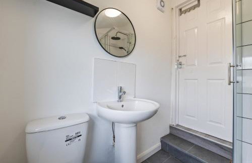 CityBuzz 4 Bedroom House in Nottingham Sleep 7 - Foto 37