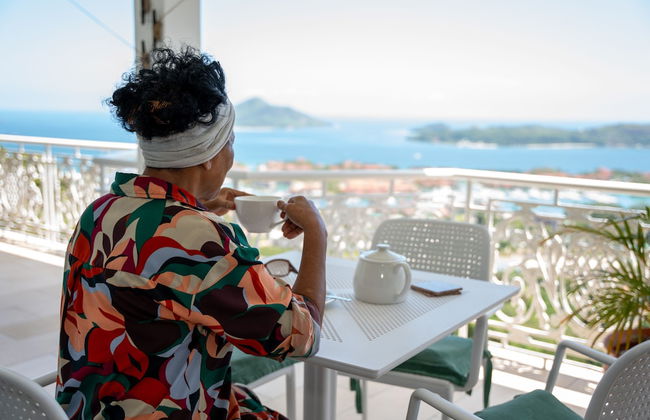 Beau Soleil Stunning Sea View - Photo 12