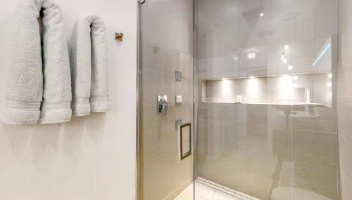 Indian Wells Mtn Cove with Kitchen Living Room Patio Firepit BBQ Tennis Stadium - Foto 4, towels, Shower