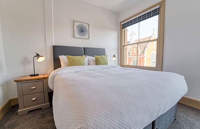 Host Stay Upper Tything Apartment - Photo 9