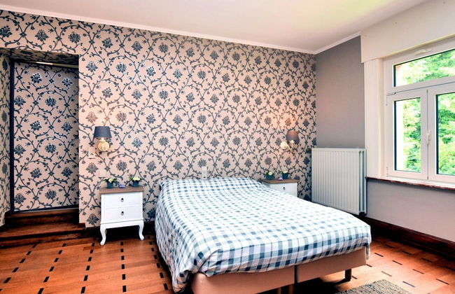 Magnificent Luxury Chateau in Vast Garden with Sauna & Hot Tubs - Photo 11