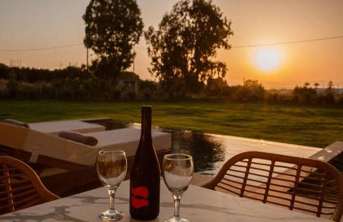 Aphrodite Luxury Suites, Private Heated Pool & Jacuzzi -Romantic Escape for Couples - Photo 48