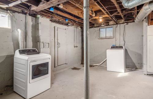 Oakwood Charm Family-Friendly 3BR Getaway - Photo 27