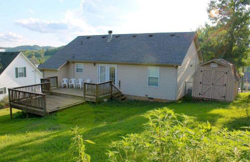 20 mins to Nashville, fenced yard included - Photo 2