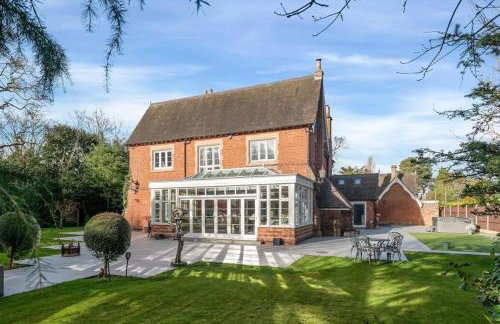 Luxury Detached House in Large Private Grounds, with Outdoor Jacuzzi and Sauna - Foto 44