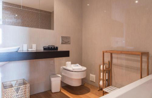 Belem 2BR with Balcony & City Views by LovelyStay - Photo 29