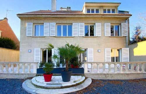 White House - THE SUNNY avec TERRASSE et PARKING privé - 20 min CENTRE - Foto 13