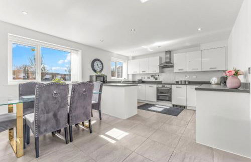 Large Family House with free parking - 3 bedrooms 6 beds - Foto 7