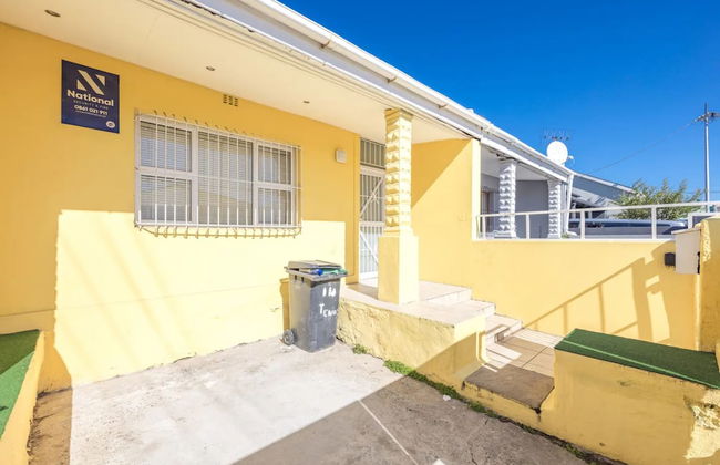 Contemporary 4 Bedroom Home - Photo 23