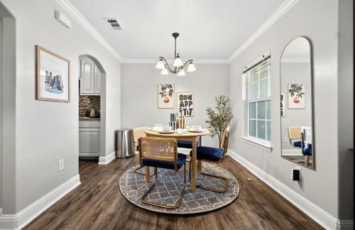 Walk to AT&T Stadium - Modern 2BR With Backyard - Foto 30